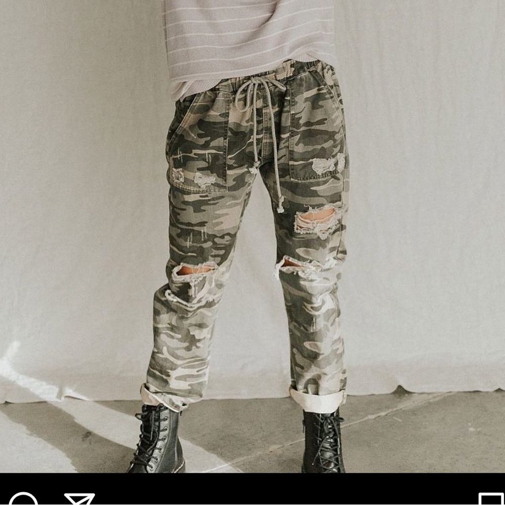 NWT Mustard Seed camo joggers